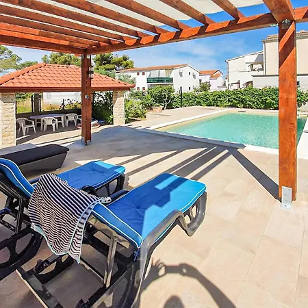 2 Bedroom Cozy In Bibinje