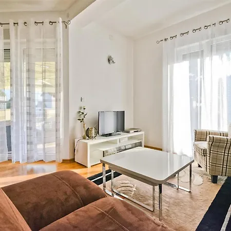 Σπίτι διακοπών 2 Bedroom Cozy In *