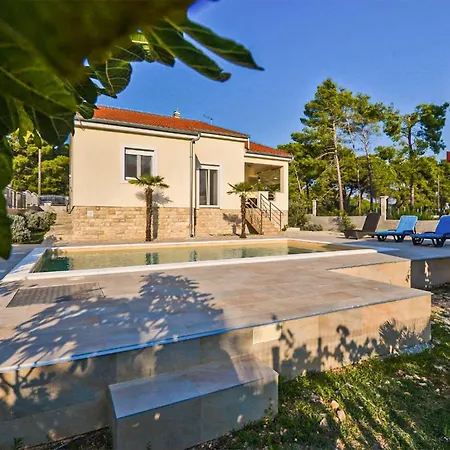 2 Bedroom Cozy In Holiday home Bibinje