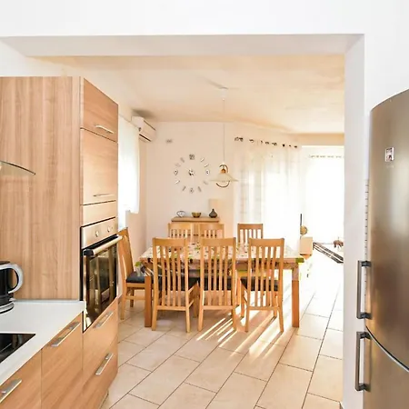 2 Bedroom Cozy In