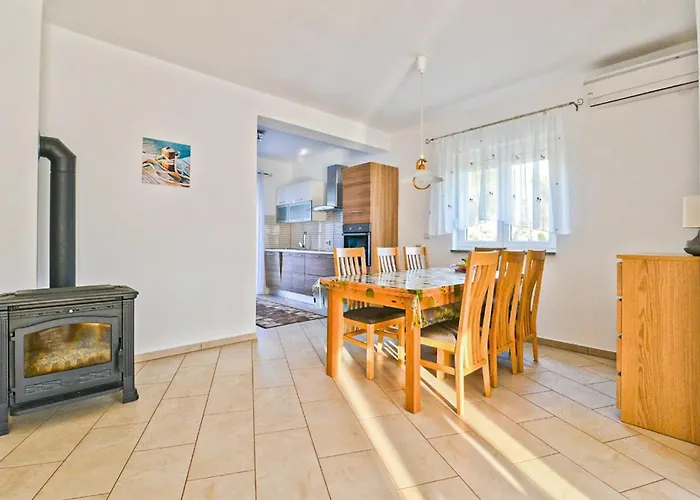 2 Bedroom Cozy In Vikendica Bibinje