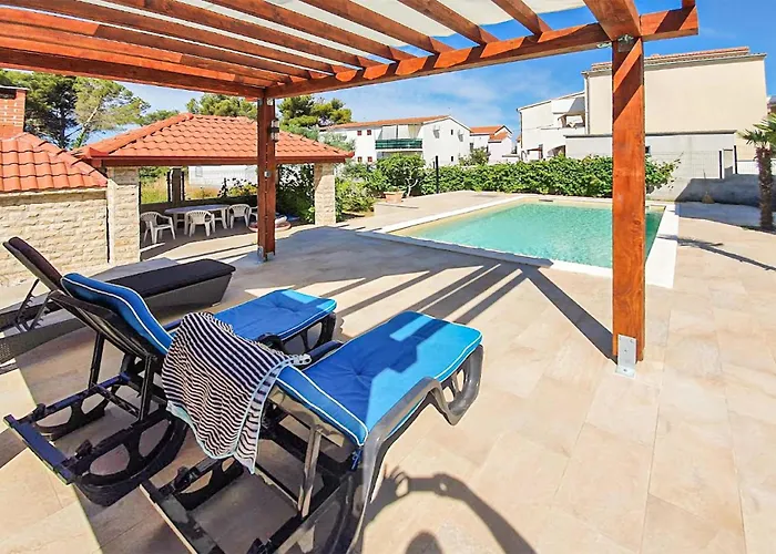2 Bedroom Cozy In Bibinje