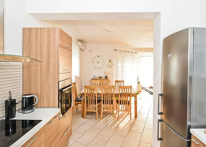 2 Bedroom Cozy In