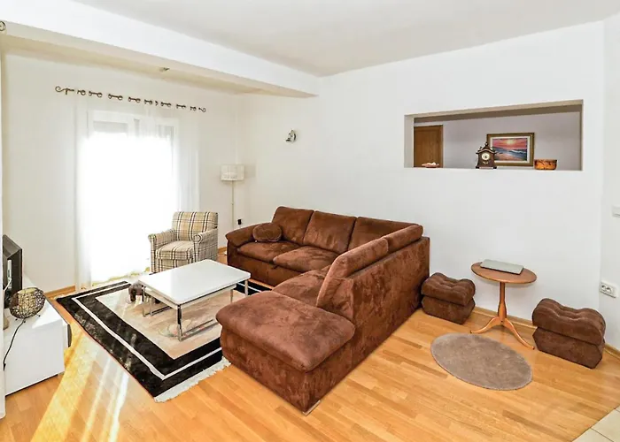 Vikendica 2 Bedroom Cozy In Bibinje